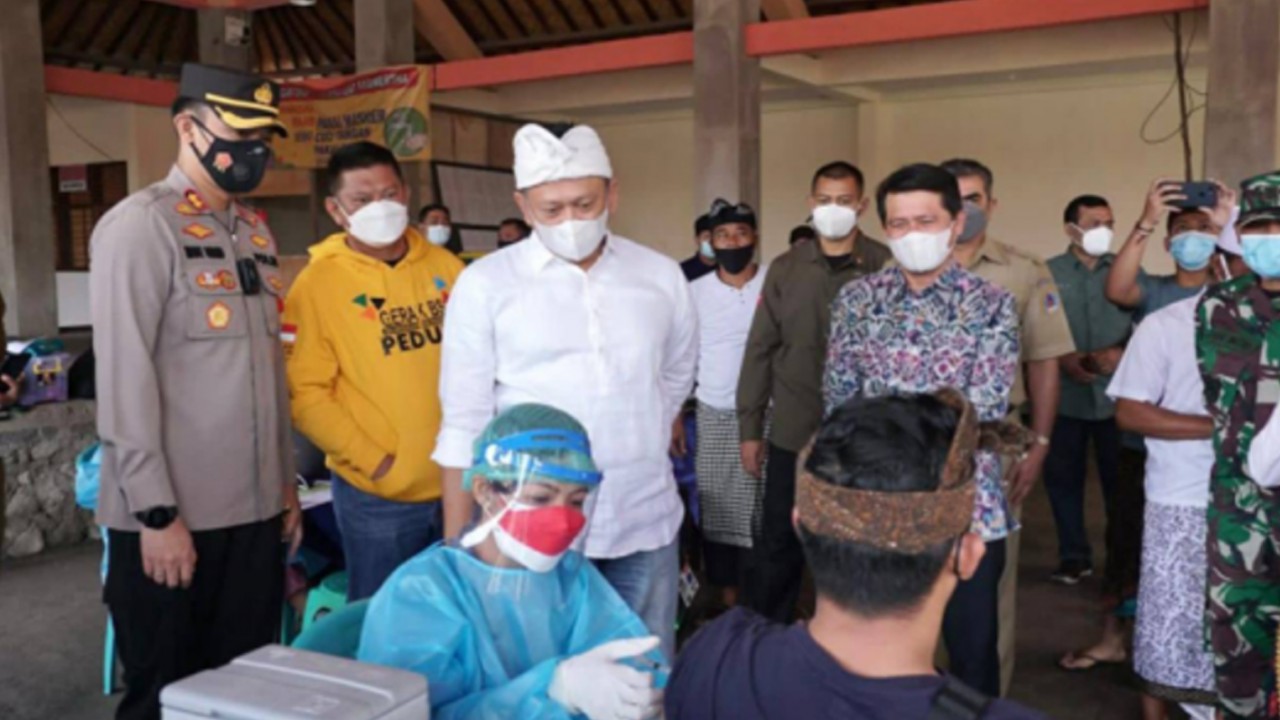 Bambang Soesatyo, Ketua MPR RI tinjau vaksinasi di Bali
