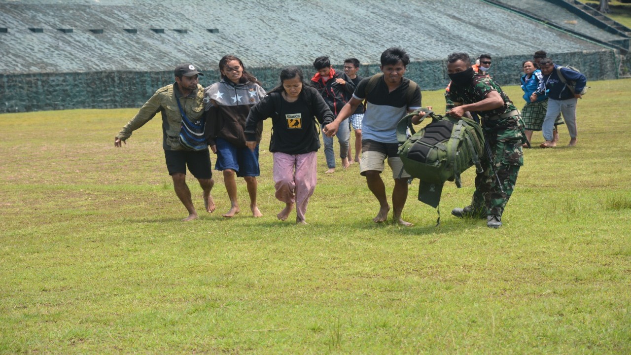 Ilustrasi saat TNI berhasil mengevakuasi korban keganasan KKB di Kiwirok, Papua/ist