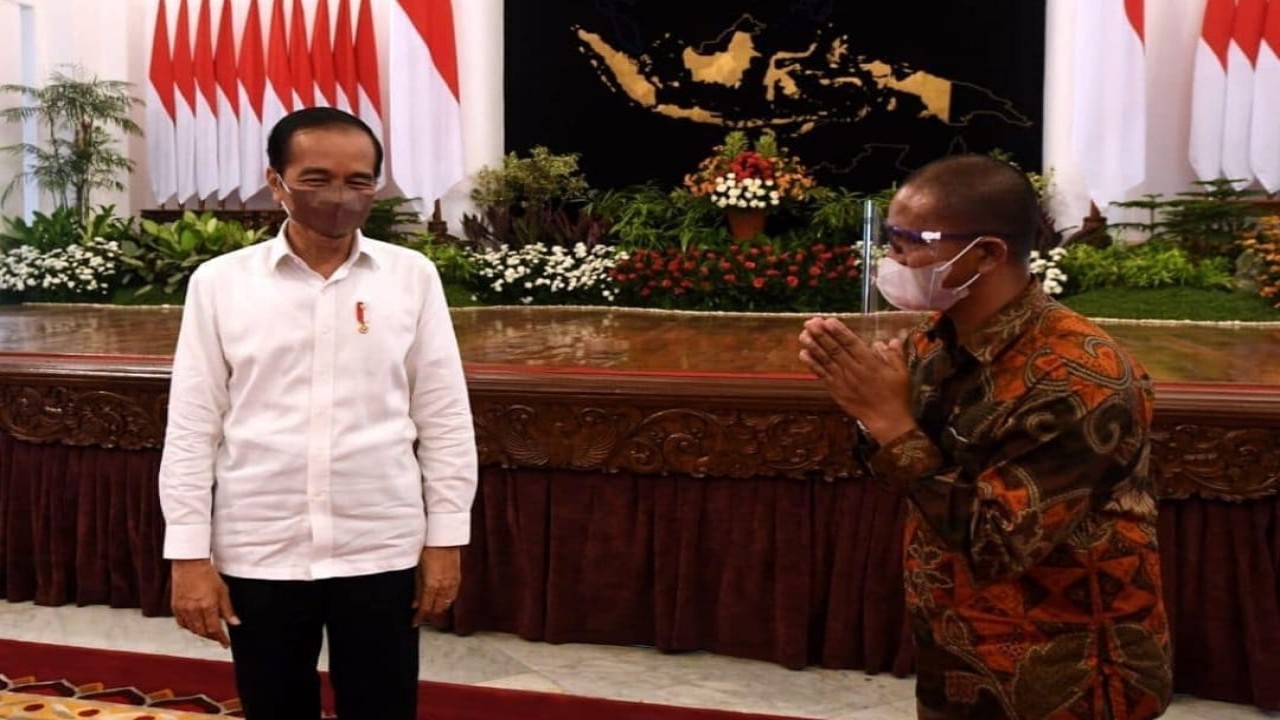 Presiden Jokowi dan Suroto.