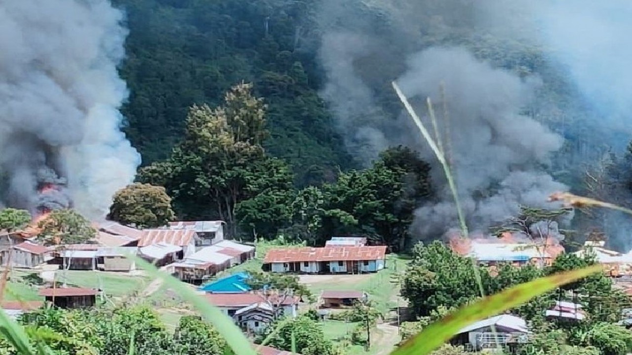 Teroris KKB Pegunungan Bintang Papua baku tembak dengan TNI-Polri dan membakar bangunan sekolah hingga Puskesmas/ist