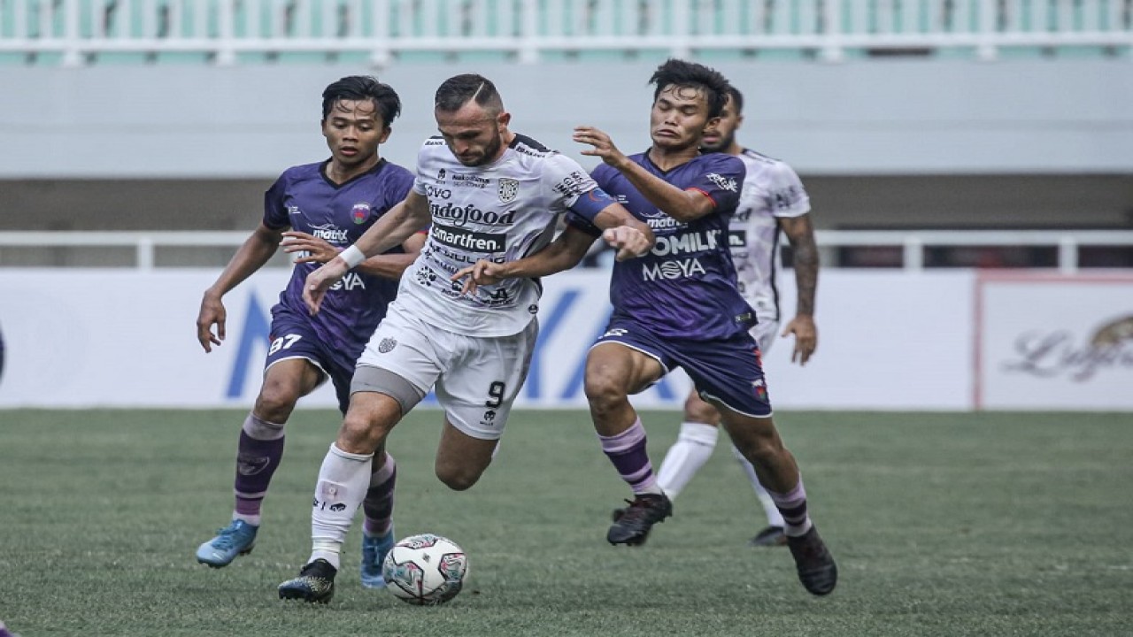 Laga Bali United vs Persita
