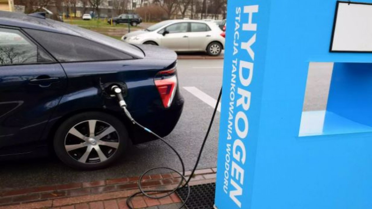 Ilustrasi BMW berambisi membanjiri pasar dengan mobil hidrogen. (India Times)