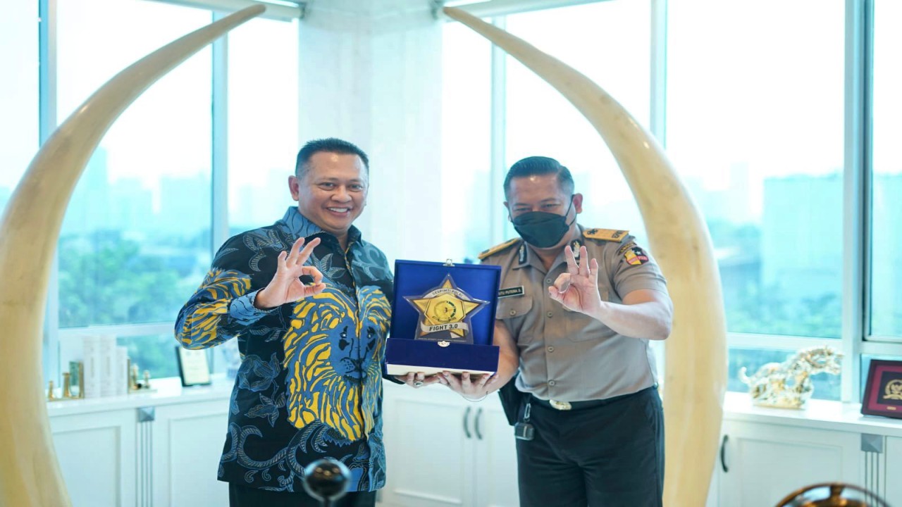 Ketua MPR RI Bambang Soesatyo (kiri).
