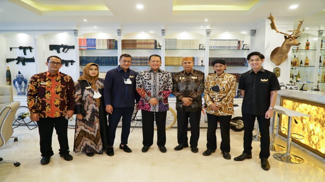 Bamsoet dan delegasi Forum Silaturahmi Keraton Nusantara.