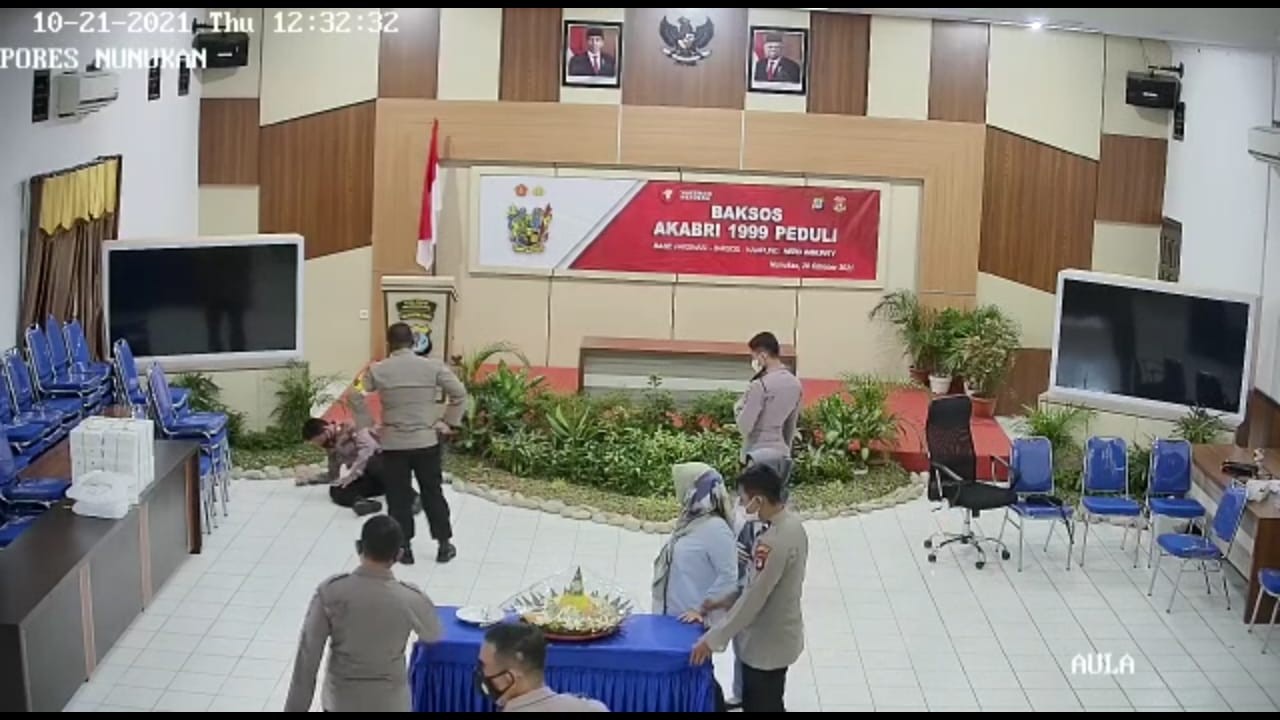 Tangkapan layar rekaman CCTV peristiwa dugaan penganiayaan Kapolres Nunukan.