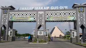Pintu gerbang kompleks makam Gus Dur di Jombang-1635502931