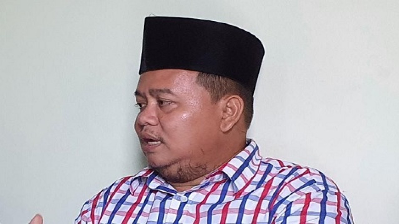 Salah satu Pengasuh Ponpes Al Falah Tinggarjaya, KH. Maulana Hasan MPd
