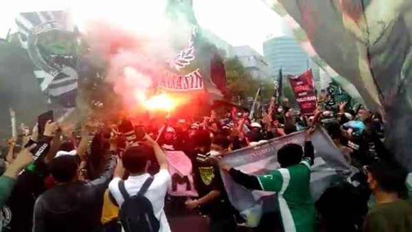 Bonek serukan revolusi sepakbola Indonesia-1637833479