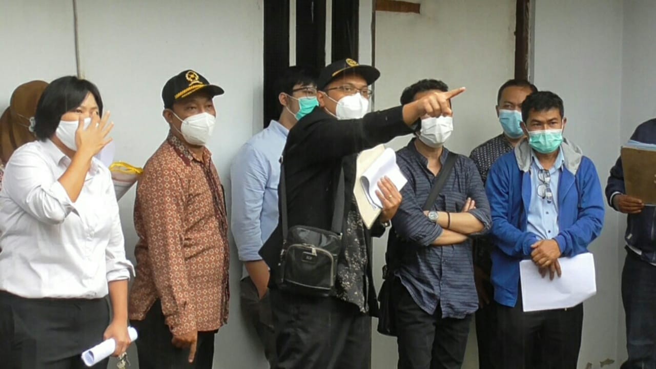 Pemeriksaan oleh petugas Pengadilan Tata Usaha Negara Bandung.
