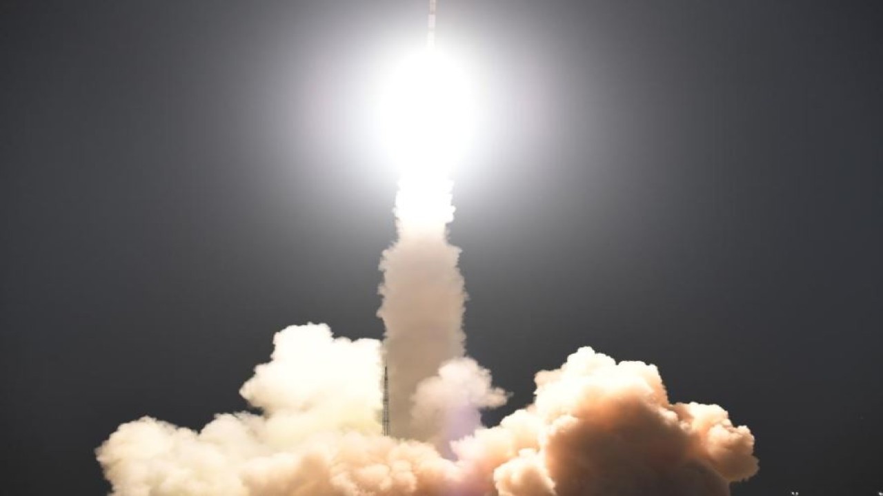 China meluncurkan satelit baru ke orbit. (Xinhua)