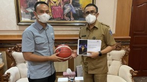 Direktur Utama IBL, Junas Miradiarsyah bersama Walikota Denpasar, I Gusti Ngurah Jaya Negara-1635755432