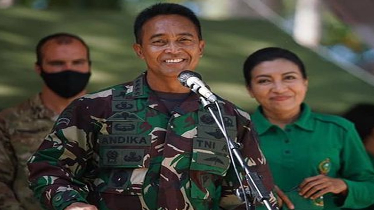 Jenderal TNI Andika Perkasa dan istri/ist