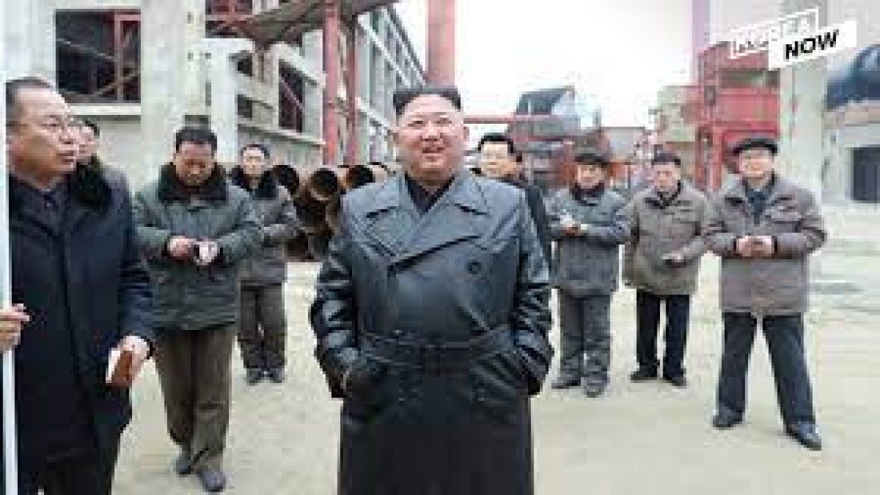 Kim Jong Un bergaya dengan memakai jaket kulit/ist