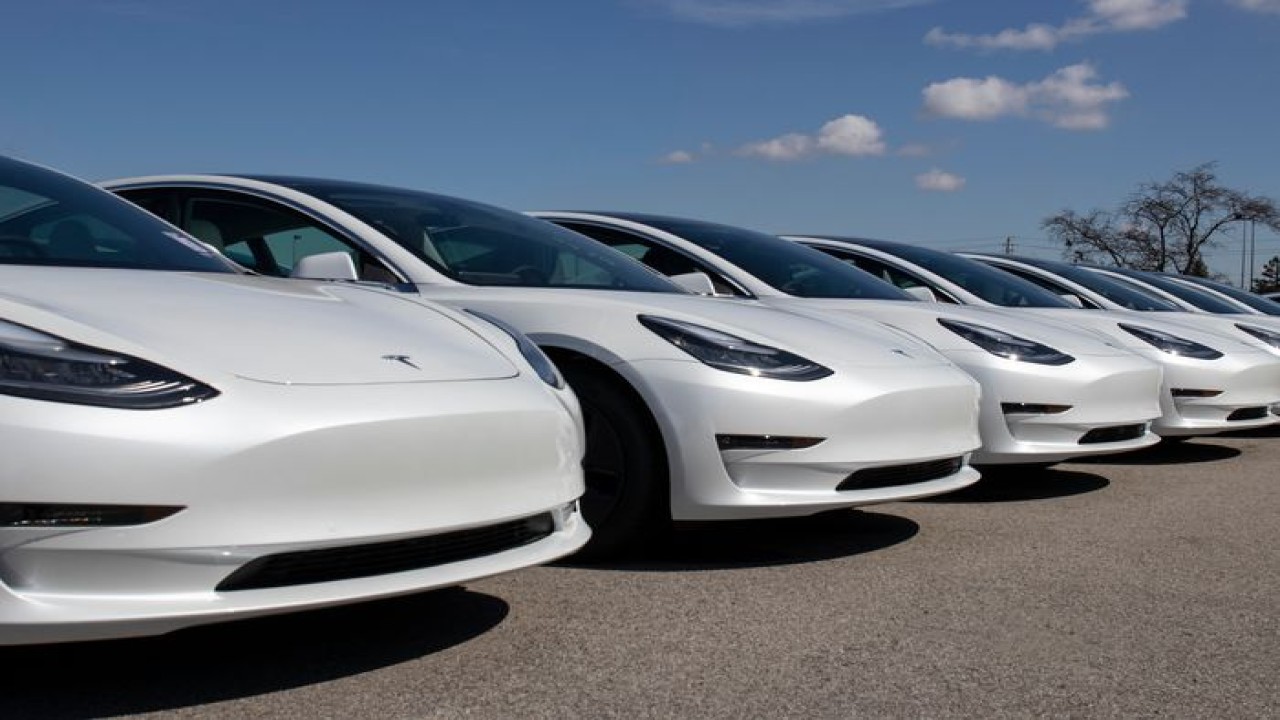 Ilustrasi mobil listrik Tesla. (MarketWatch)