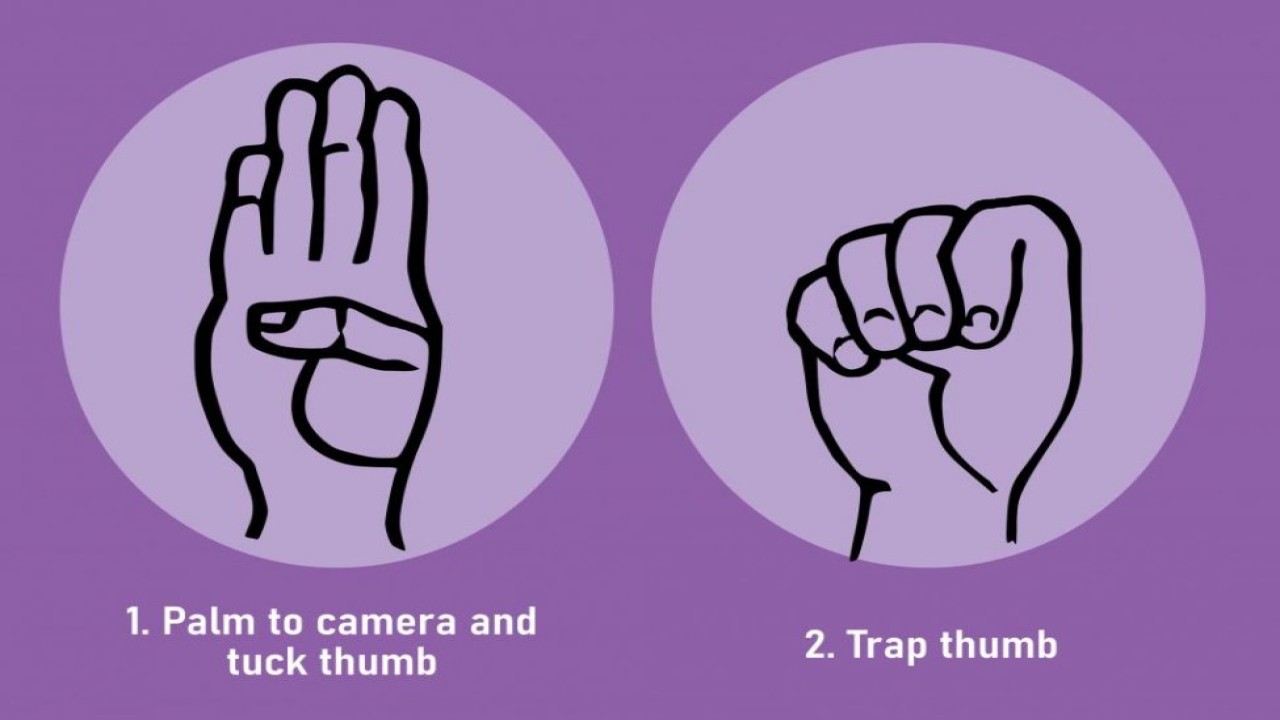 Isyarat tangan di TikTok untuk menandakan dalam bahaya. (UPI)