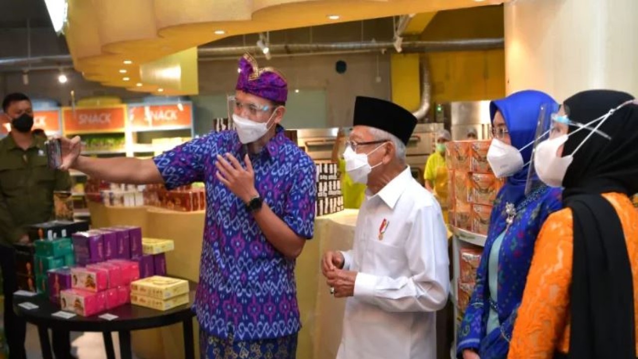 Wapres KH Ma’ruf Amin bersama pemilik (owner) 'The Keranjang Bali' Ibnu Riyanto. (EP-BPMI Setwapres)