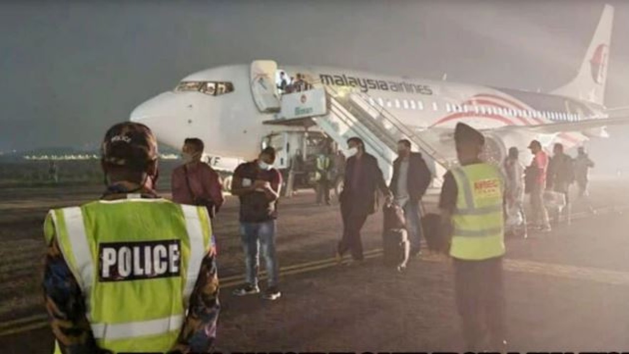 Pesawat Malaysia Airlines mendapat ancaman bom. (WorldofBuzz)