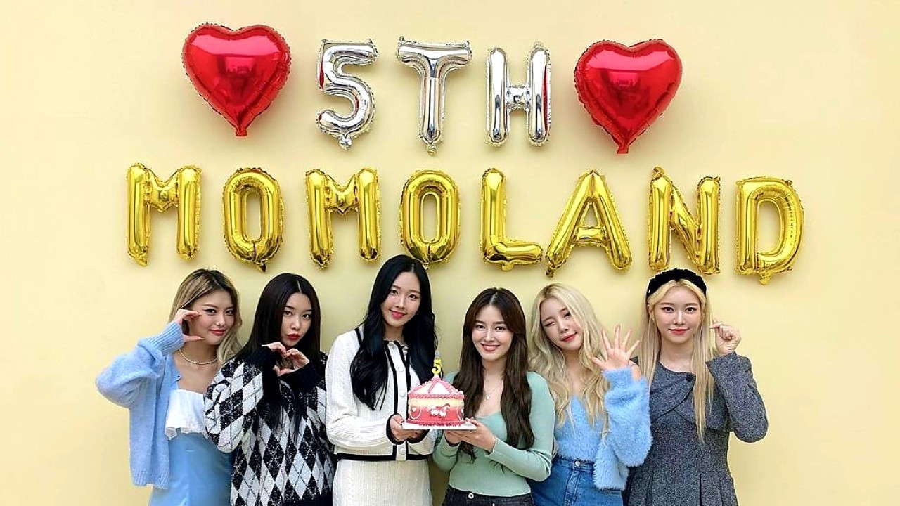 Grup K-Pop Momoland (Instagram)