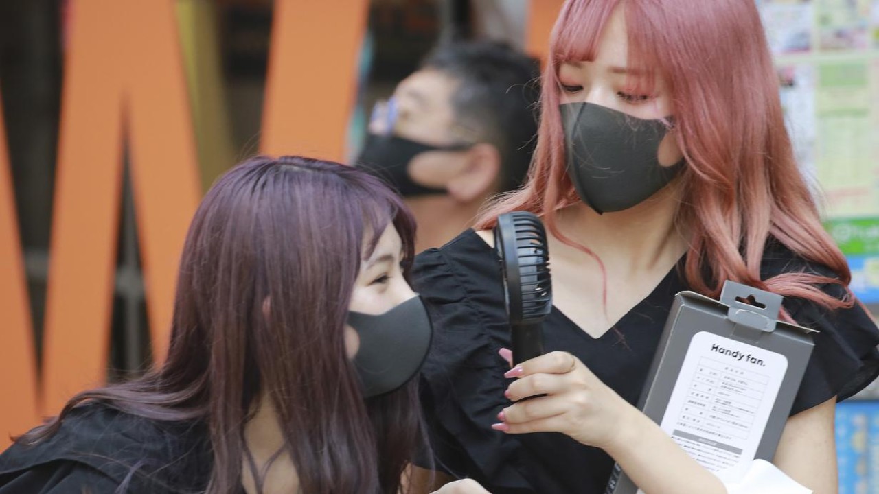 Warga Jepang disiplin memakai masker/ist