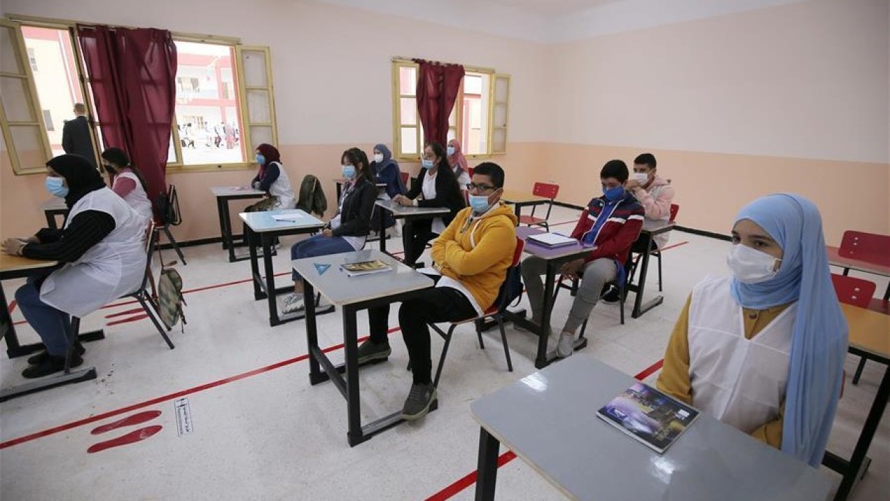 Siswa Aljazair menghadiri kelas di sebuah sekolah di Aljir, Aljazair, pada 4 November 2020. (Xinhua)