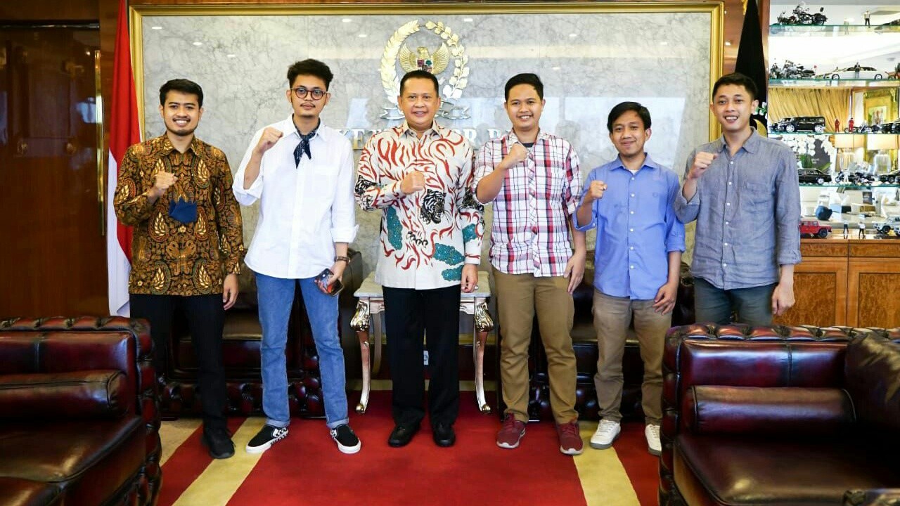 Bamsoet dan mahasiswa Progressive Demokrasi Watch.
