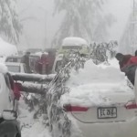 Belasan turis tewas setelah mobil yang mereka tumpangi terjebak salju di Pakistan-1641645203