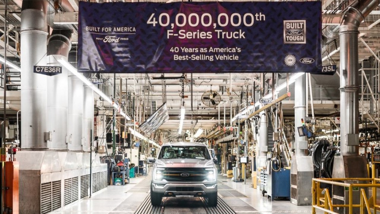Ford produksi pikap F-Series yang ke-40 juta. (Carscoops)