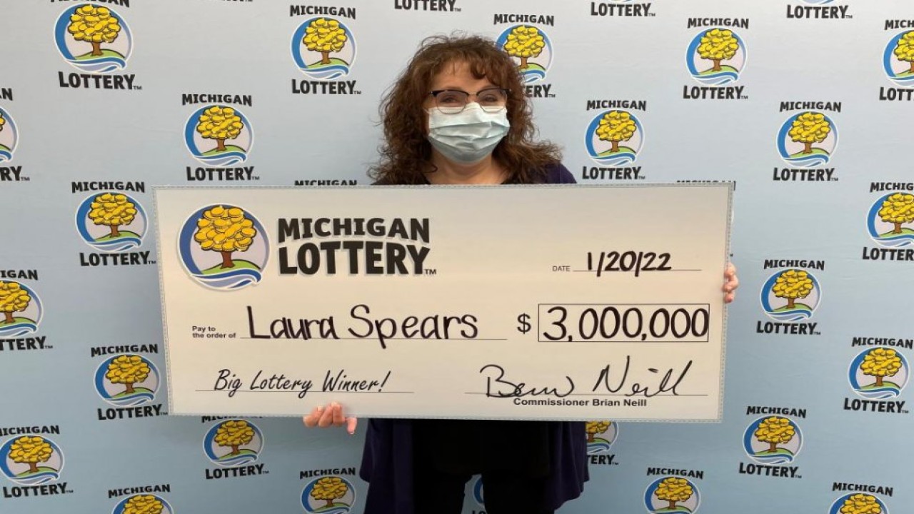 Laura Spears memenangkan hadiah lotere Rp43 miliar. (Michigan Lottery/UPI)