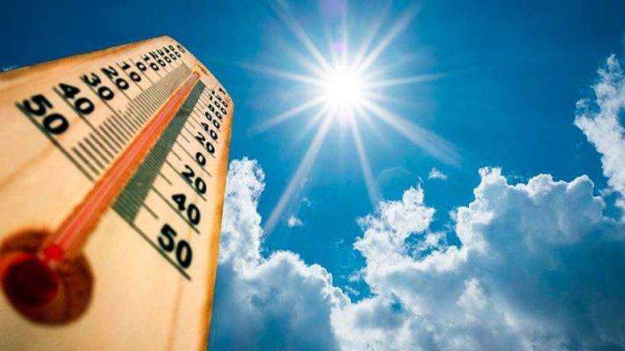 Ilustrasi matahari dan alat pengukur suhu udara/ist