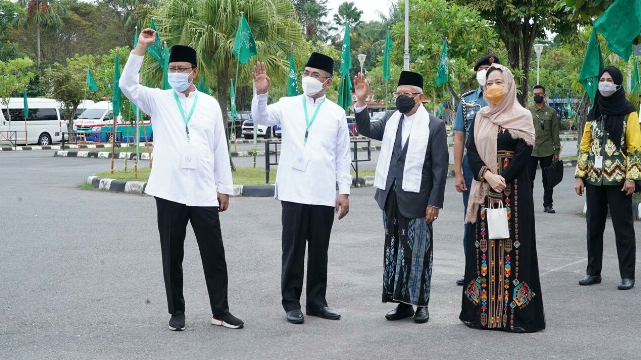 Ketua DPR RI Puan Maharani (kanan), Wapres KH Ma'ruf Amin (kedua dari kanan), Ketua Umum dan Sekjen PBNU.