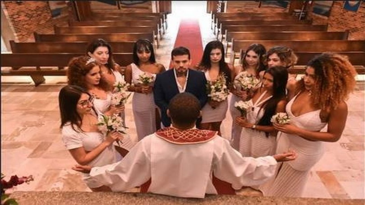 Pria asal Brasil memprotes monogami dengan menikahi 9 wanita sekaligus. (CO Assesoria via Daily Star)