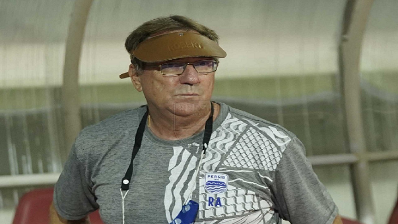 Pelatih Persib, Robert Alberts