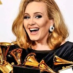 Penyanyi Adele saat meraih Grammy Awards. (net)-1641437369