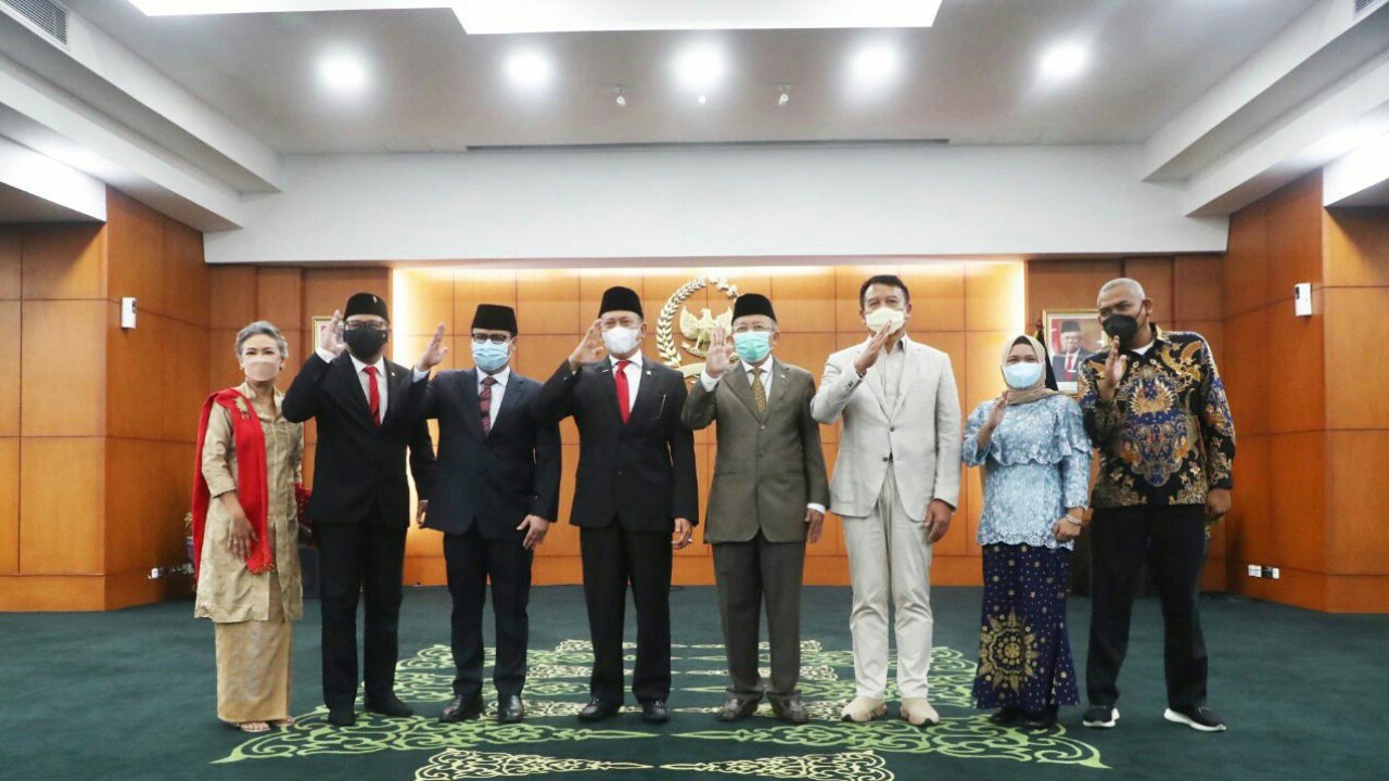 Pergantian antar waktu anggota MPR RI.