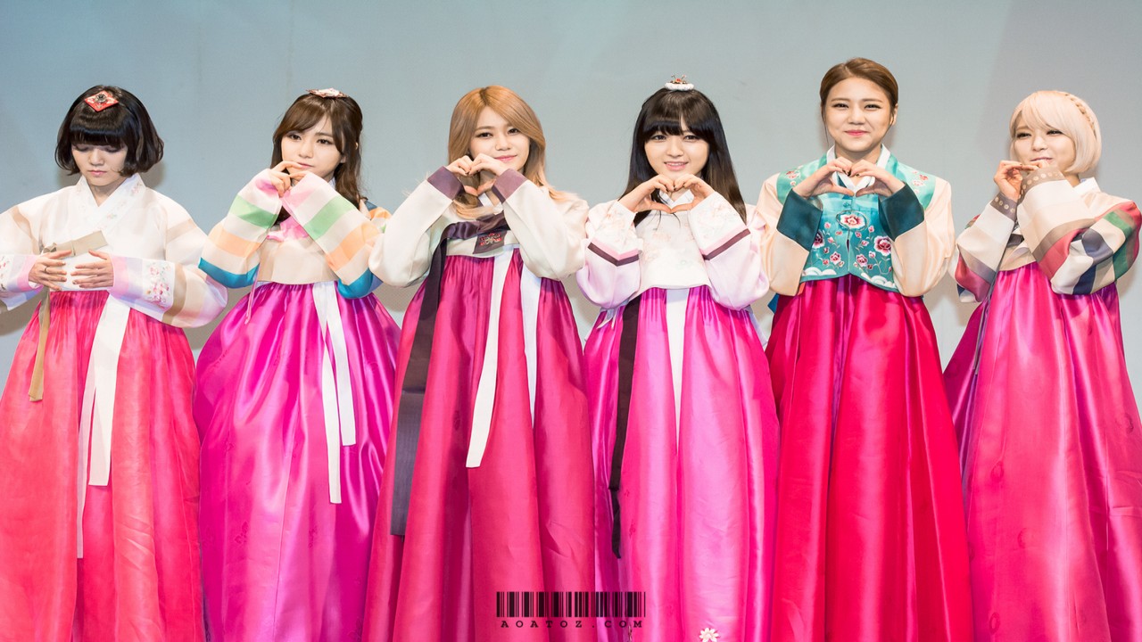 Dengan memakai pakaian tradisional Korea Hanbok para idol K-Pop mengucapkan selamat merayakam Tahun Baru Imlek kepada para penggemar/ist