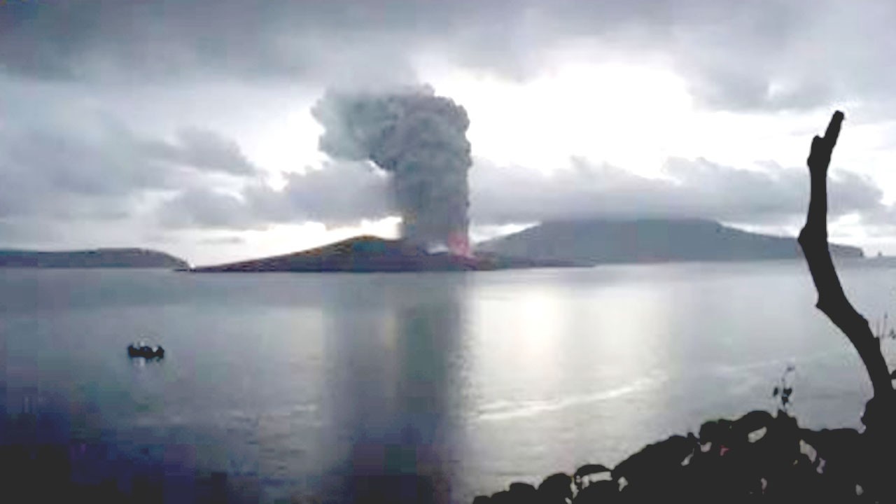Gunung Anak Krakatau erupsi lagi/ist