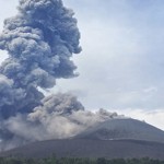 Gunung Krakatau meletus-1643892475
