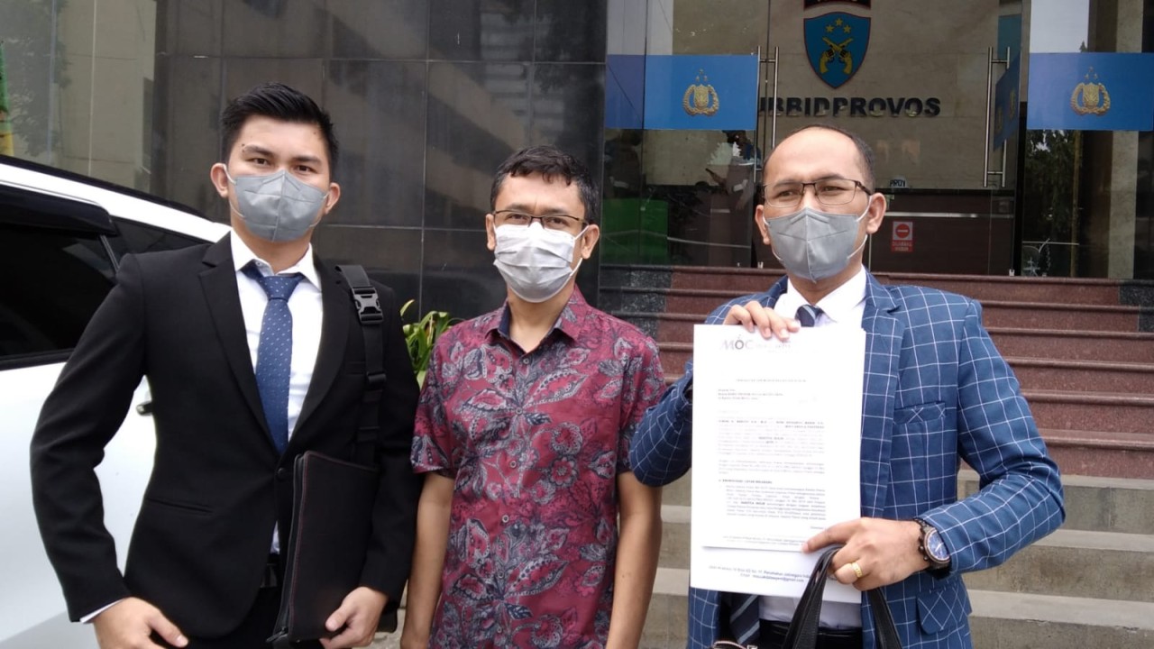 Pihak Saritua Solin usai membuat pengaduan ke Propam Polda Metro Jaya.