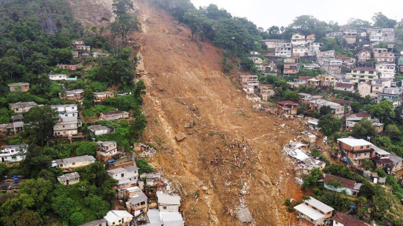 Longsor akibat badai di Brazil. (Reuters)