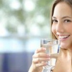 Minum air putih bisa turunkan berat badan/net-1644383199
