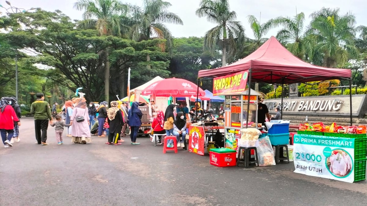 Pasar tumpah di Soreang Bandung Jawa Barat.