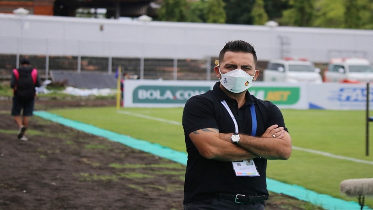Pelatih Persik Kediri, Javier Roca
