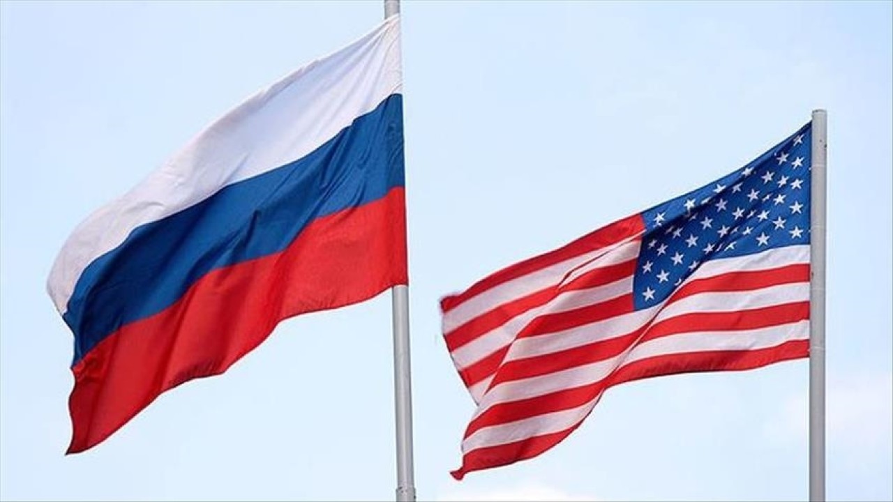 Ilustrasi. Bendera Rusia dan Amerika Serikat. (Anadolu Agency)