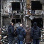 Sebuah apartemen di Ukraina hancur  akibat serangan rudal Rusia-1646026601