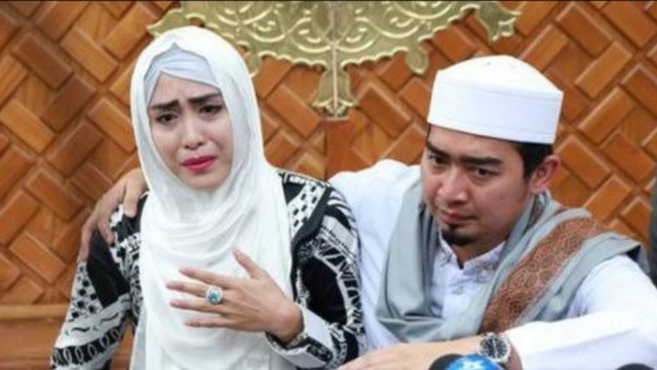 April Jasmine dan Ustaz Solmed/net