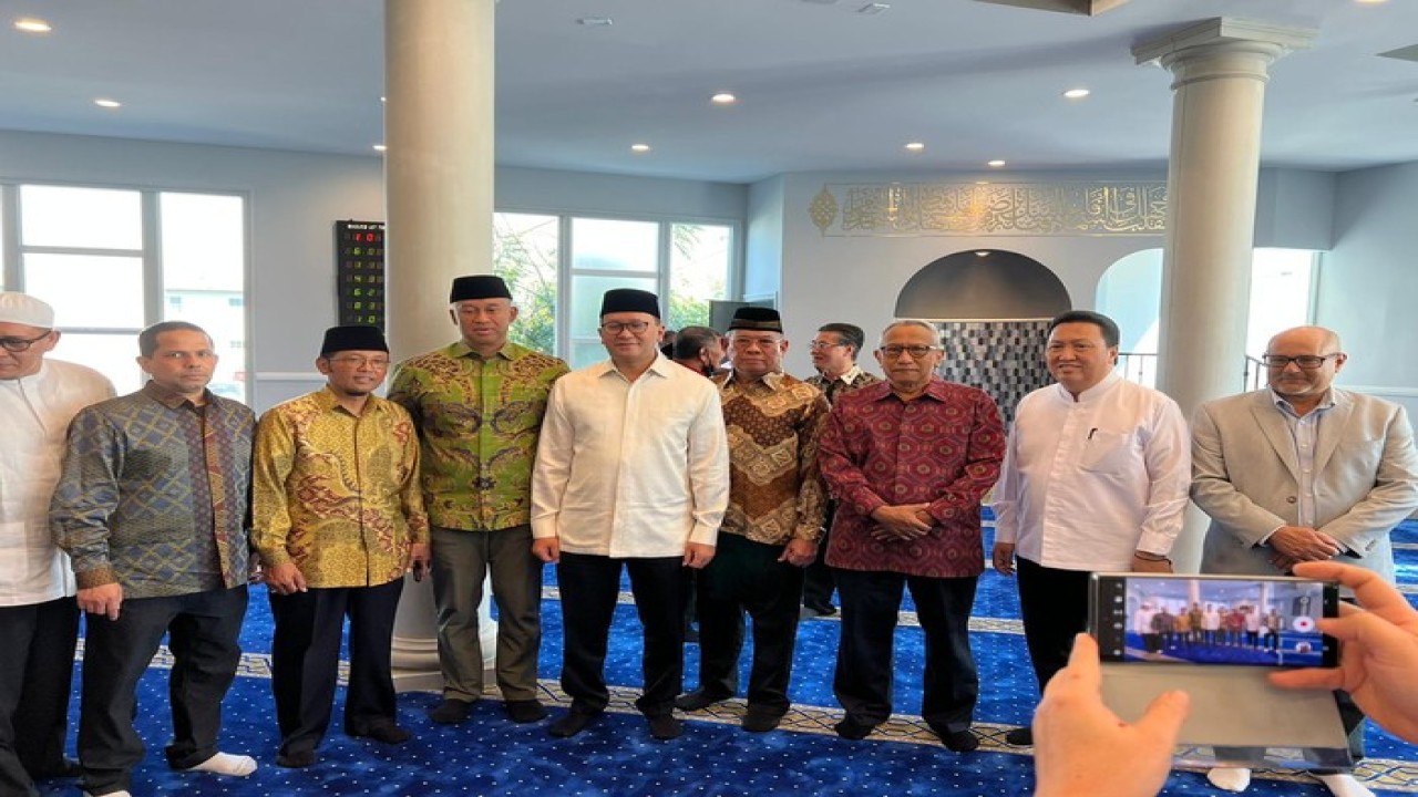 Dubes RI untuk AS Rosan P Roeslani diabadikan saat peresmian Masjid At Thohir di Los Angeles, AS. (Foto: Instagram @rosanroeslani)