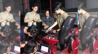 Enam mahasiswa Unair Surabaya dengan berkolaborasi dengan para dosen berhasil mengubah vespa klasik jadi vespa listrik-1646709739