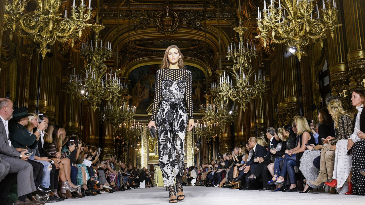 Gelaran Paris Fashion Week yang menuai polemik di Tanah Air/ist