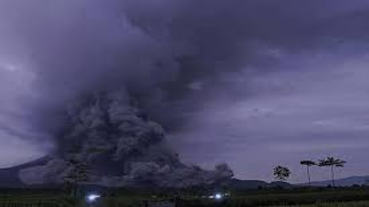 Gunung Semeru muntahkan awan panas/ist