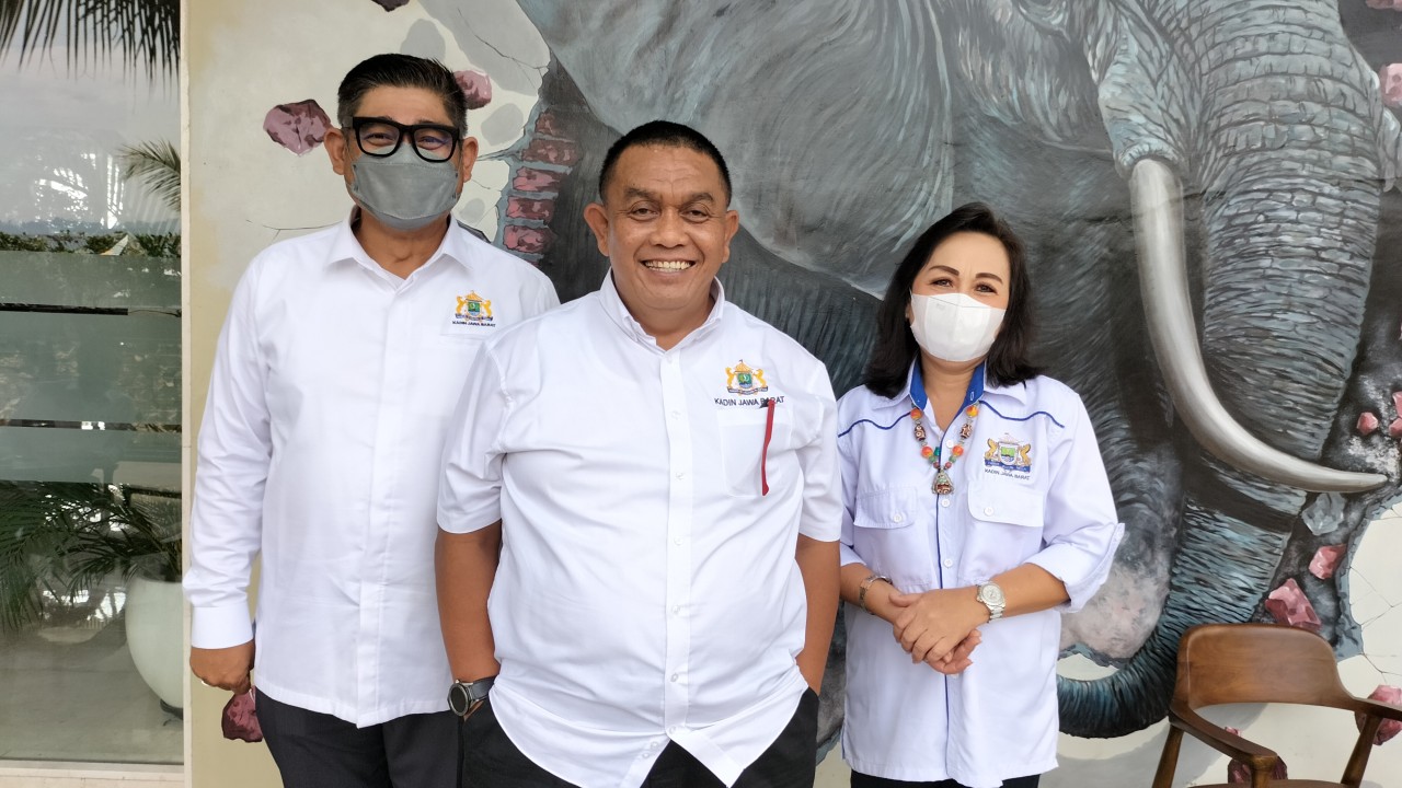 Ketua kadin Jabar bersama anggotanya. Foto: Saifal